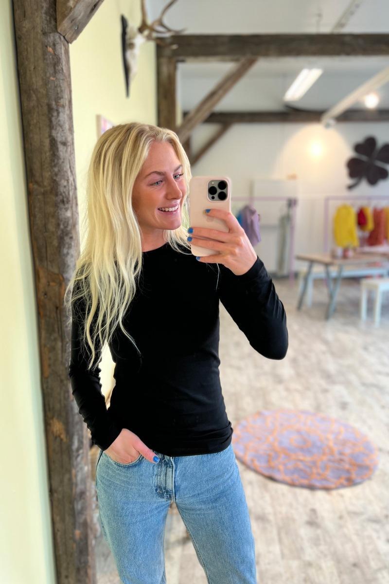 A-view - Sort Bluse - Stabil Top til Udsalg!