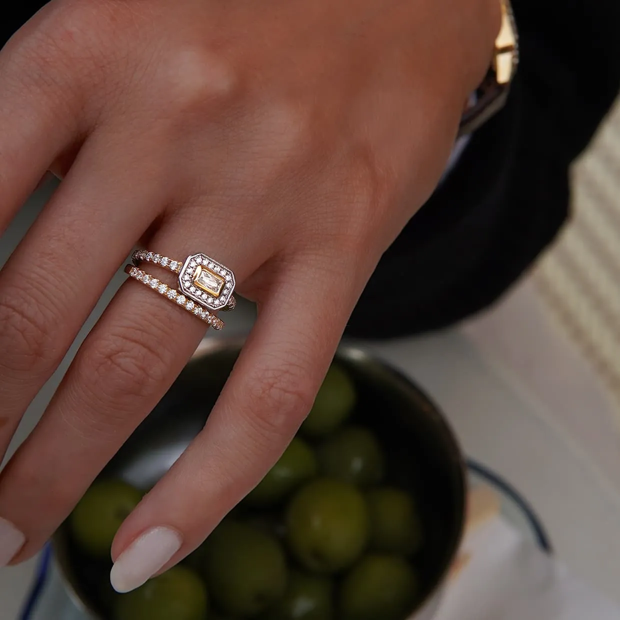 Abelstedt A Smaragd Ring - Elegance til Gaver Under 1200 Kr.