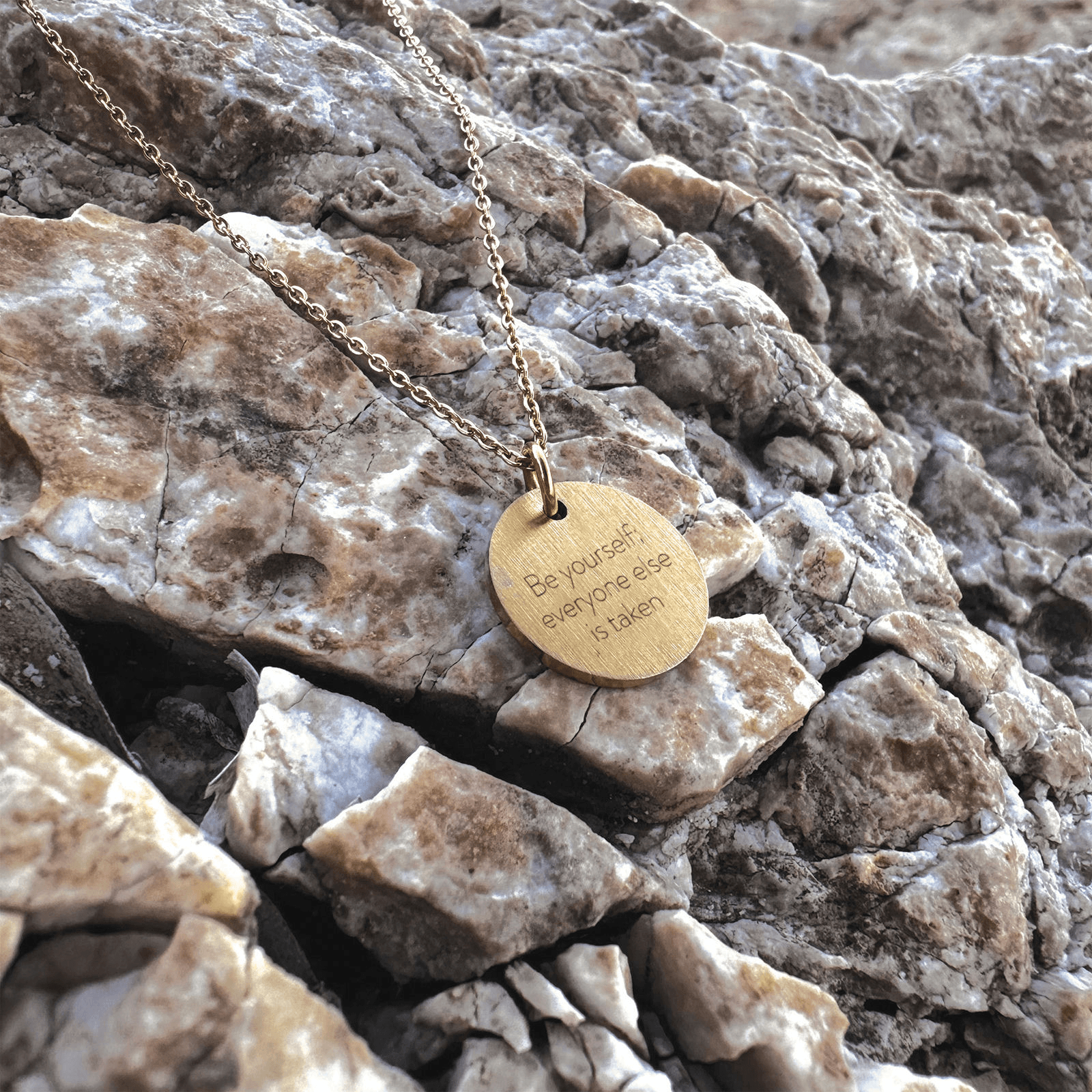 "Be Yourself Halskæde - Håndlavet Smykke med Kærlighed"